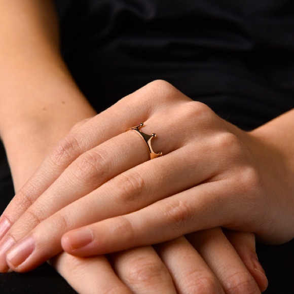 “Your Majesty” Royal Queen Minimalist Crown Ring - Picture 3 of 9